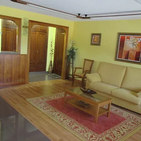 Chola Hotell
